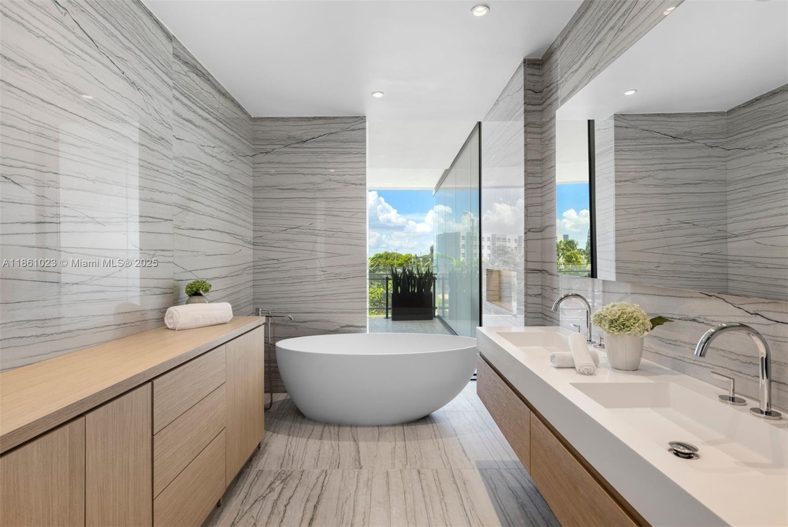 8701 Collins Ave #306, Miami Beach FL 33154