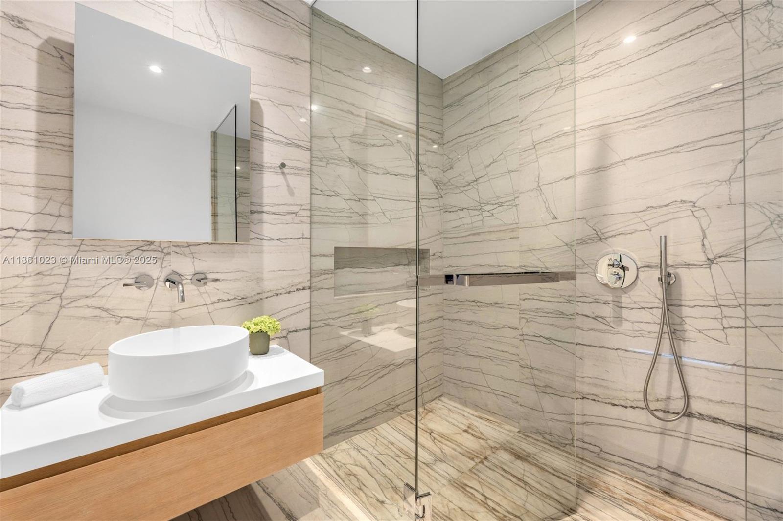 8701 Collins Ave #306, Miami Beach FL 33154
