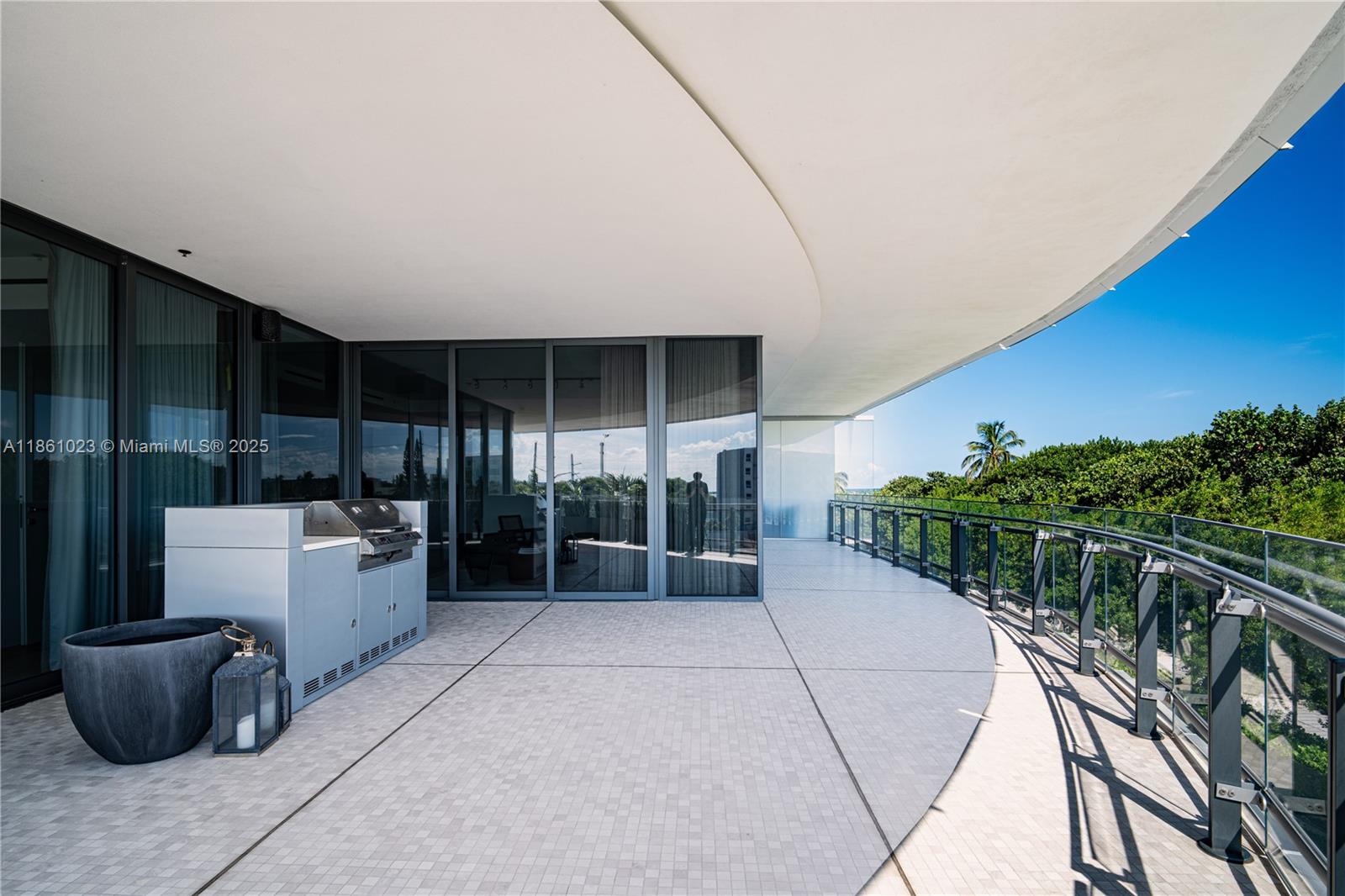 8701 Collins Ave #306, Miami Beach FL 33154