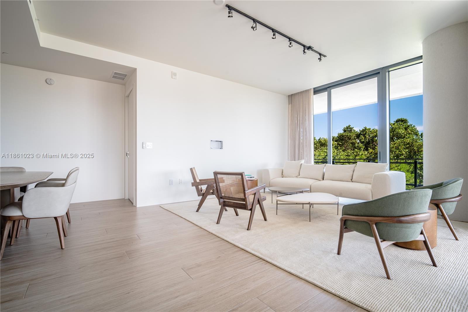 8701 Collins Ave #306, Miami Beach FL 33154