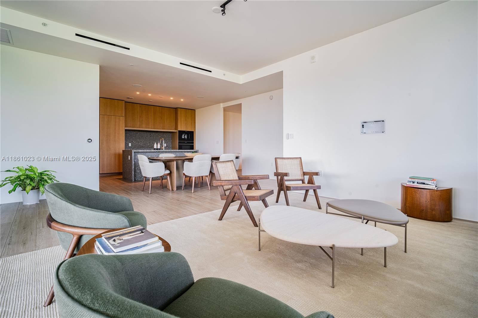 8701 Collins Ave #306, Miami Beach FL 33154