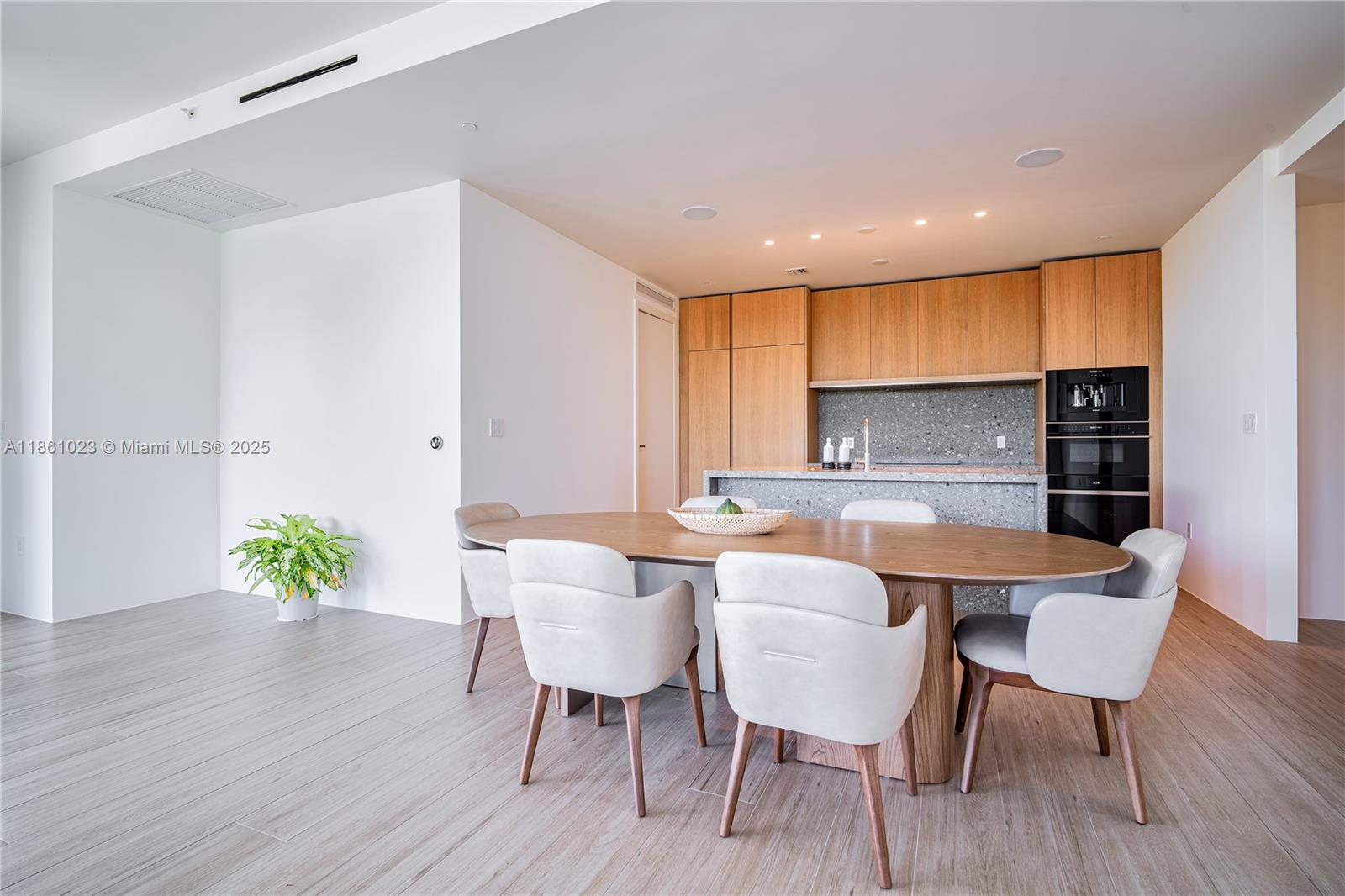 8701 Collins Ave #306, Miami Beach FL 33154