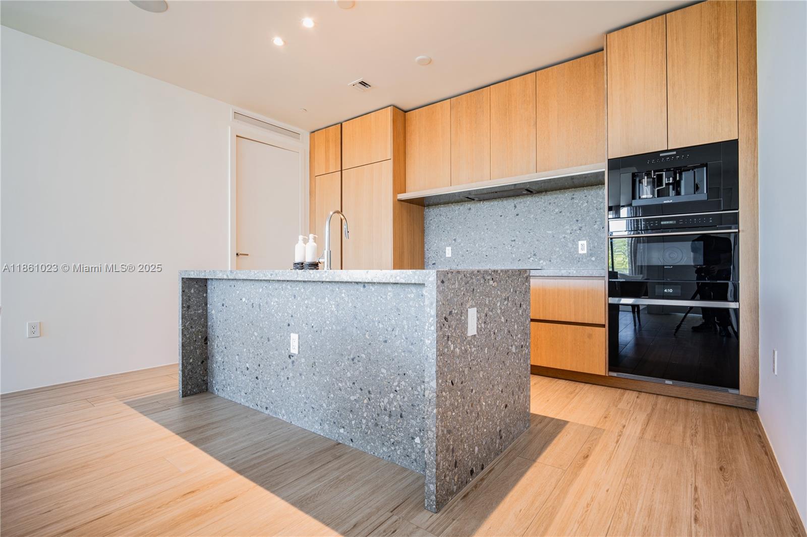 8701 Collins Ave #306, Miami Beach FL 33154
