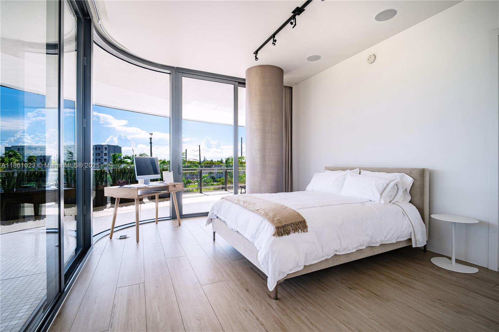 8701 Collins Ave #306, Miami Beach FL 33154
