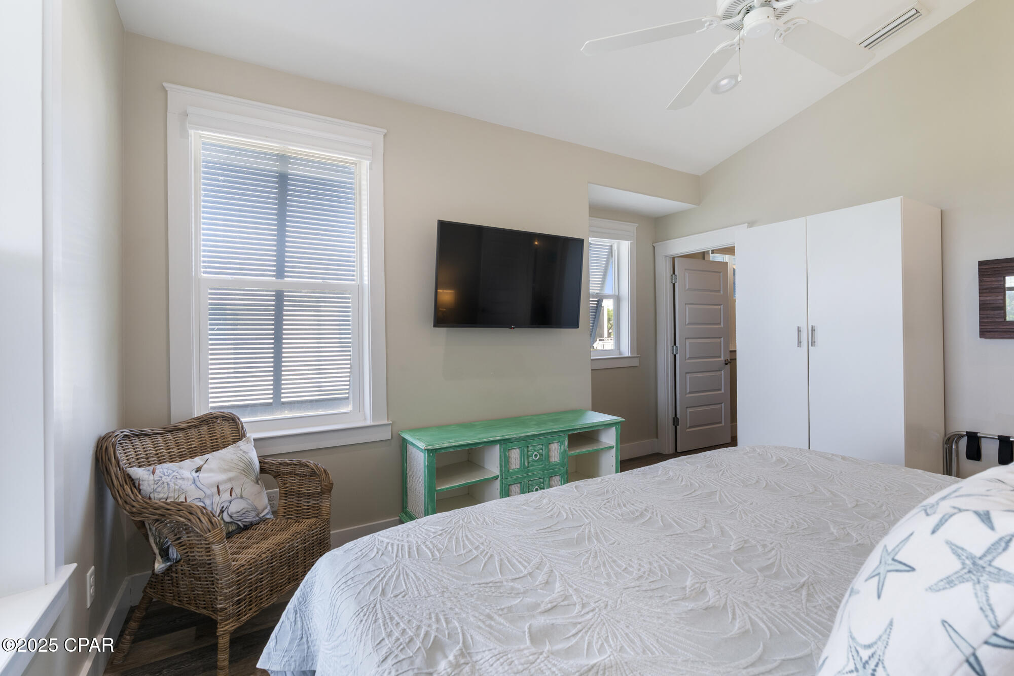 Image 24 For 201 Park Point Circle