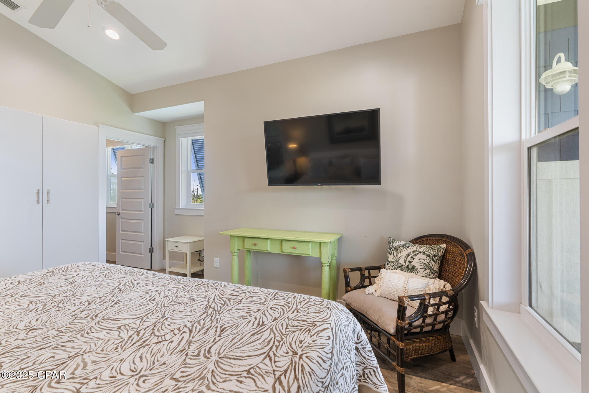 Image 38 For 201 Park Point Circle