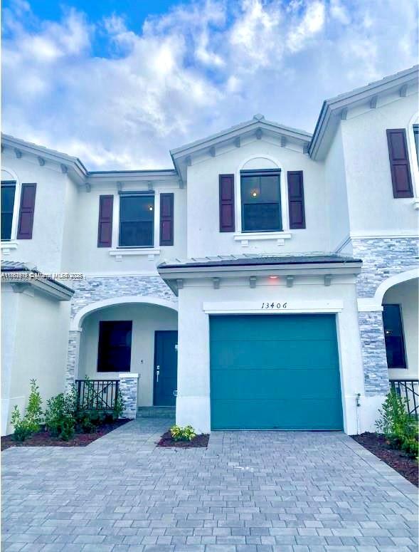 Investor Alert! Discover this beautiful 2022-built townhouse in the desirable Pine Vista community! This 3-bedroom, 2.5-bath home features a modern open-concept design, a sleek kitchen with granite countertops, and stylish blinds throughout. Enjoy the convenience of a 1-car garage and a private enclosed patio, perfect for relaxing or entertaining. Spacious driveway to park 2 cars. Located in a well-maintained community with great amenities, near top schools, shopping, and major highways. schedule your showing today!