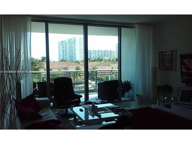 2950 NE 188th St #304, Aventura FL 33180
