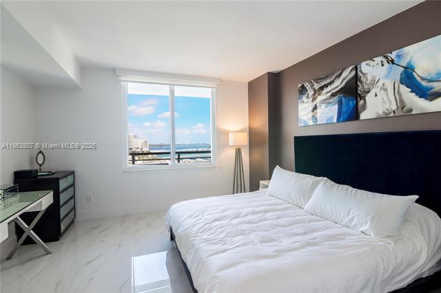 325 S Biscayne Blvd #2624, Miami FL 33131