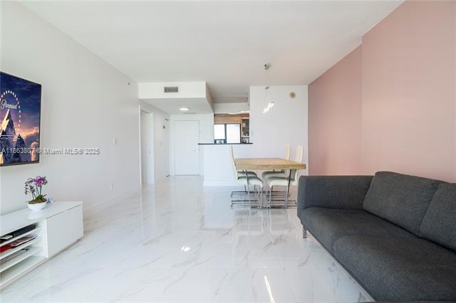 325 S Biscayne Blvd #2624, Miami FL 33131