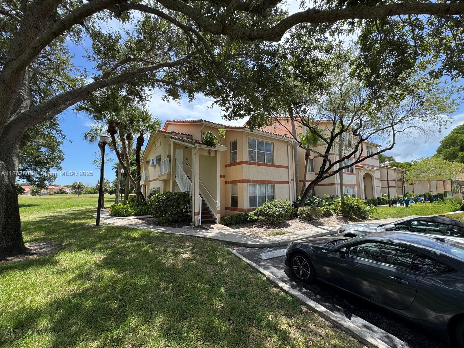3460 Pinewalk Dr N Unit 321, Margate, Florida 33063