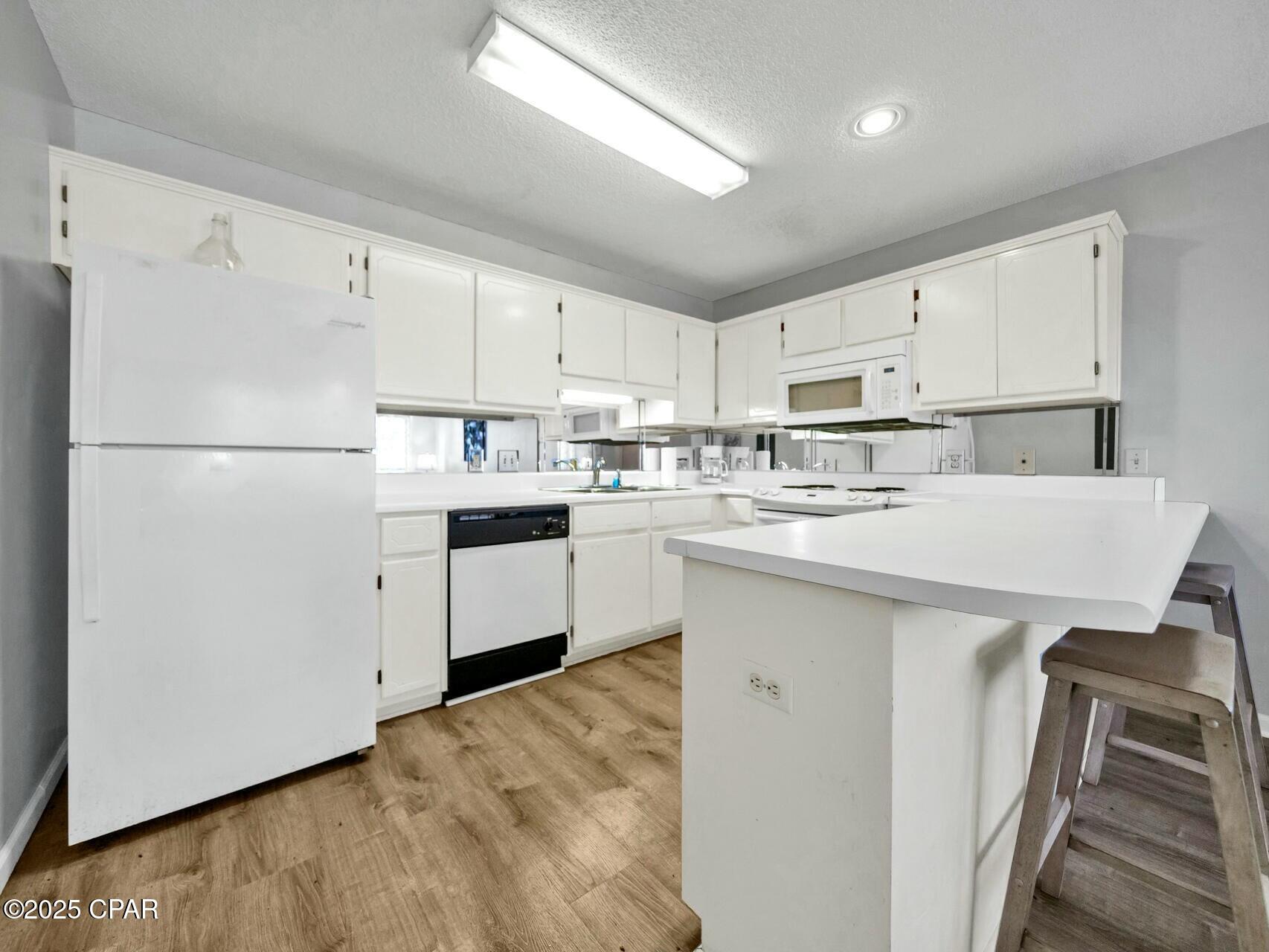 Image 20 For 17462 Front Beach Road 54205