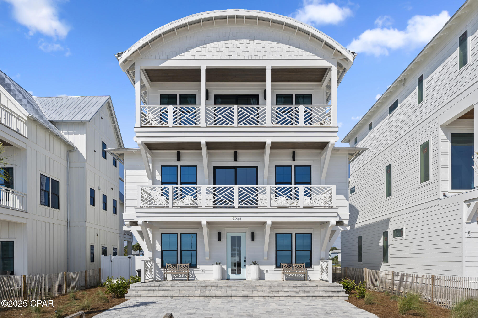 5944 Gulf Drive