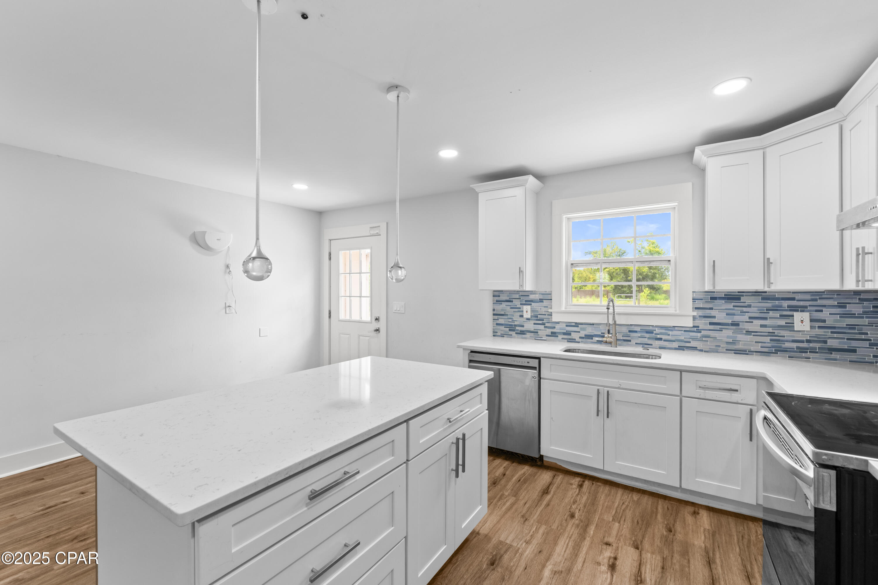 Image 10 For 339 Comet Avenue