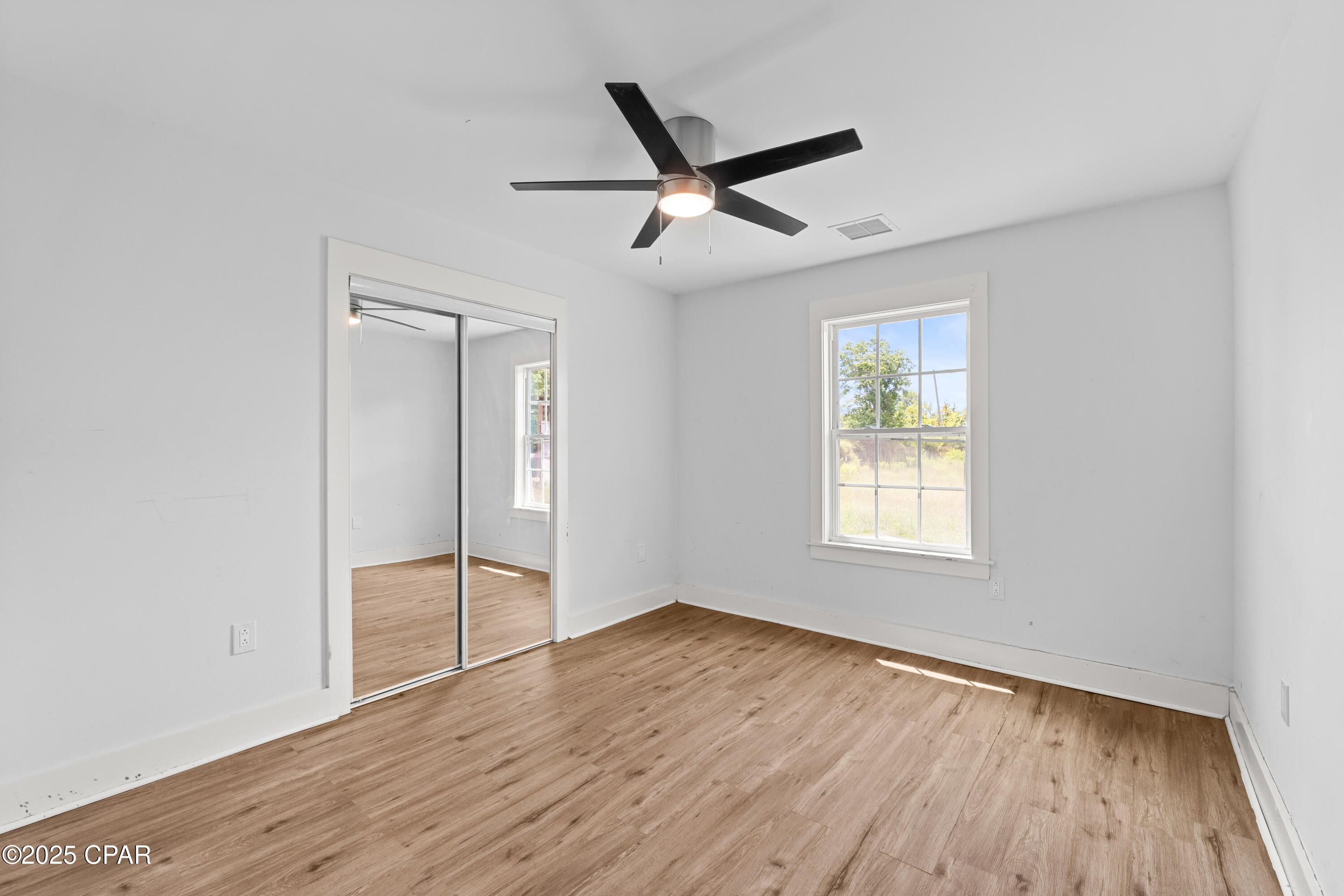 Image 12 For 339 Comet Avenue