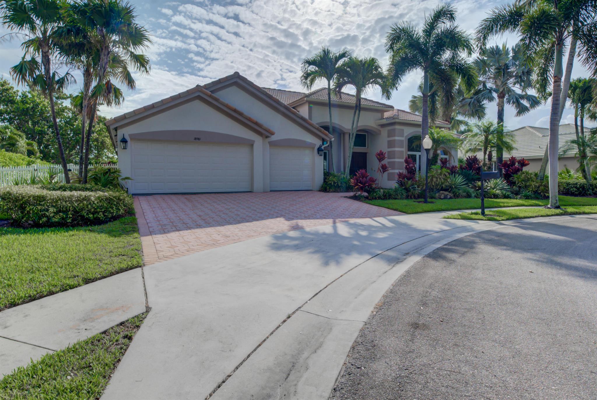 Image to showcase the property located at 18981 SE Outrigger Lane