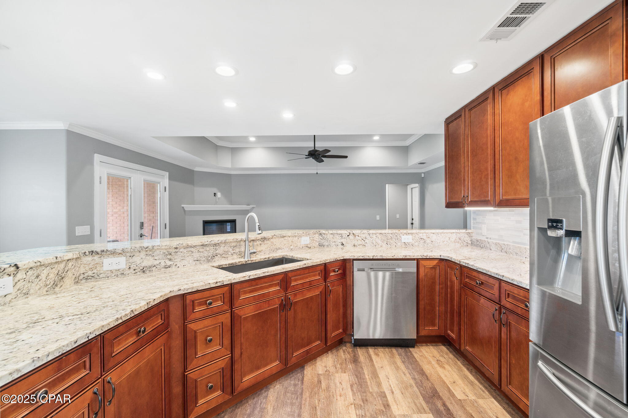 Listing photo id 1 for 5431 Nicole Boulevard