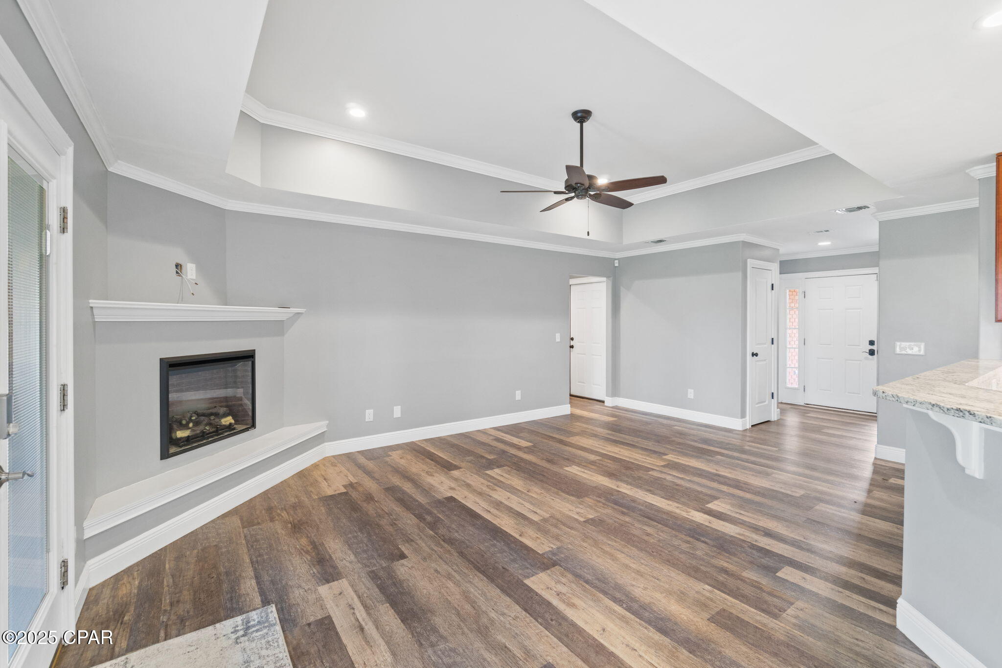 Listing photo id 12 for 5431 Nicole Boulevard