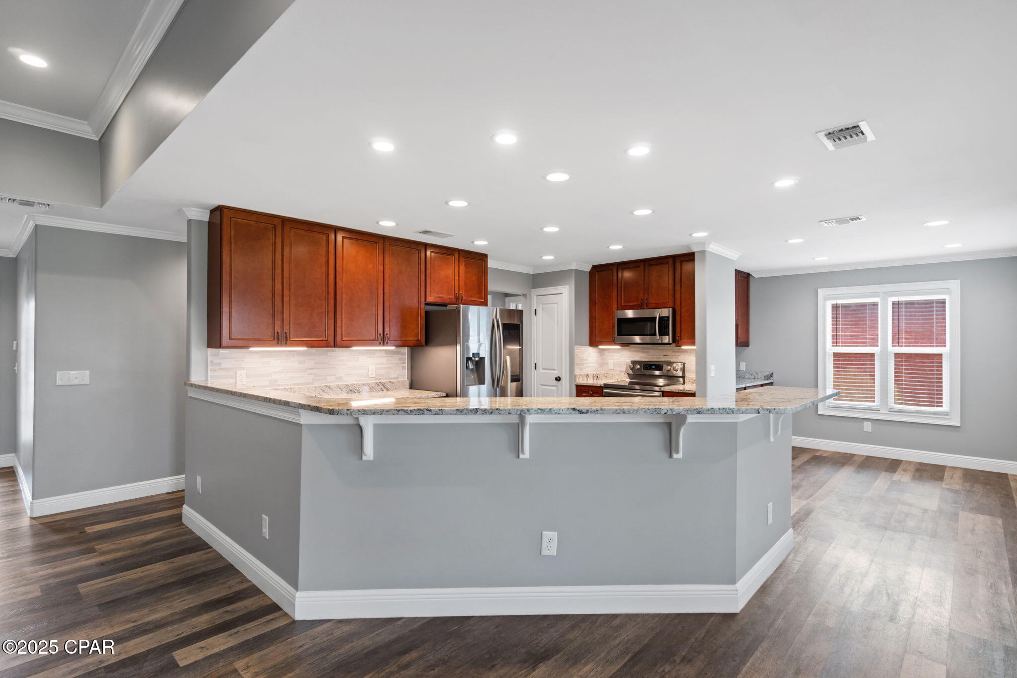 Listing photo id 13 for 5431 Nicole Boulevard