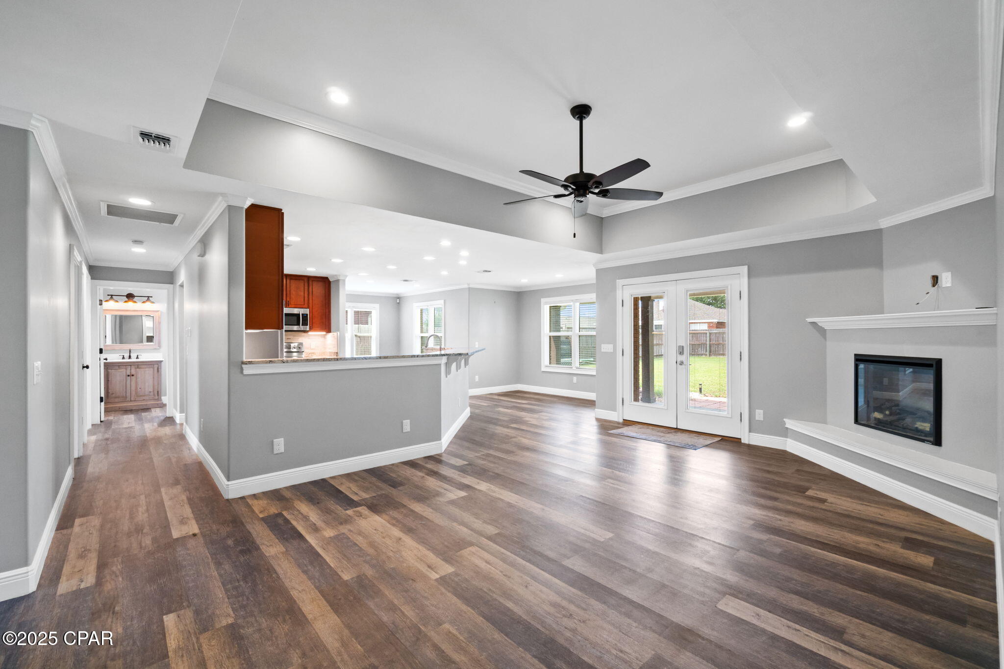 Listing photo id 14 for 5431 Nicole Boulevard