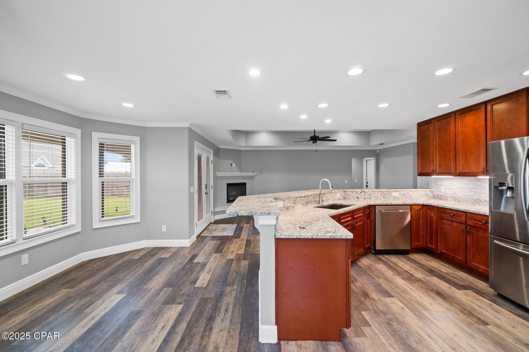 Listing photo id 15 for 5431 Nicole Boulevard