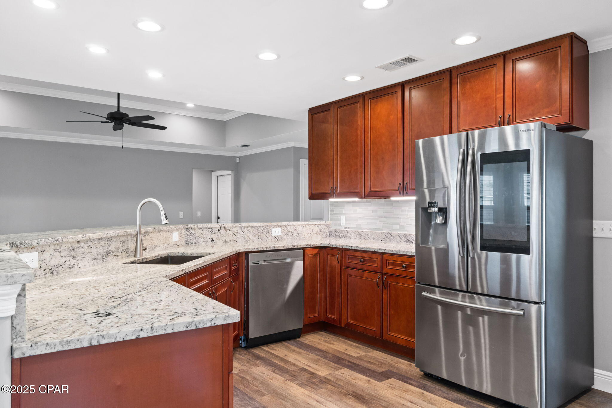 Listing photo id 17 for 5431 Nicole Boulevard