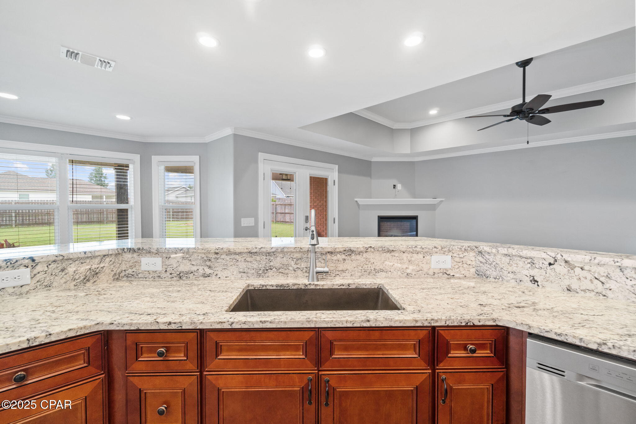 Listing photo id 18 for 5431 Nicole Boulevard