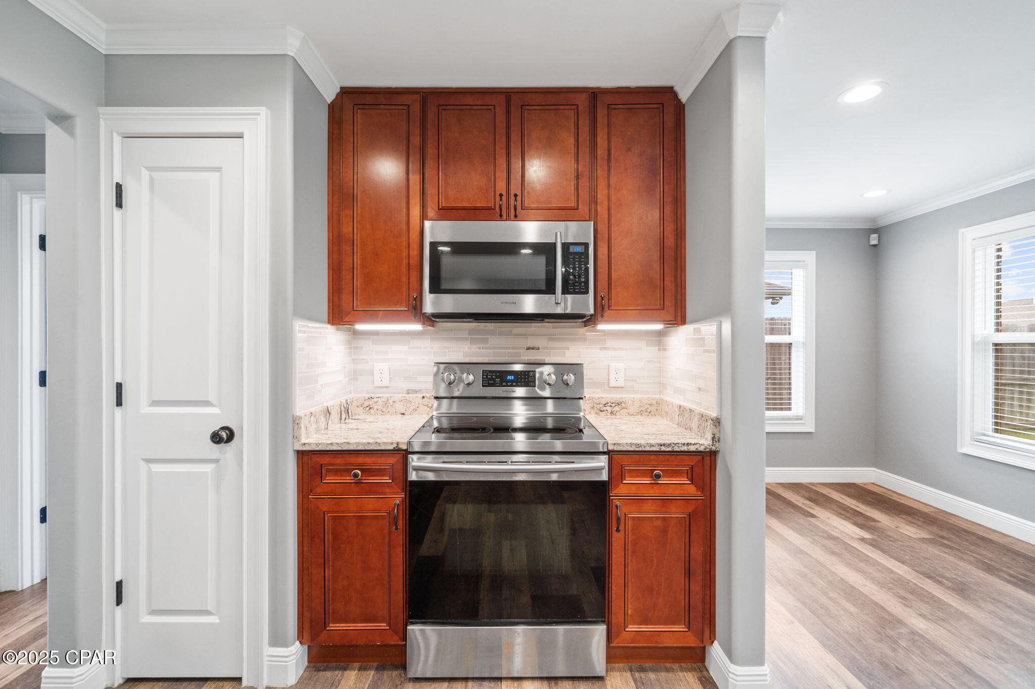 Listing photo id 19 for 5431 Nicole Boulevard