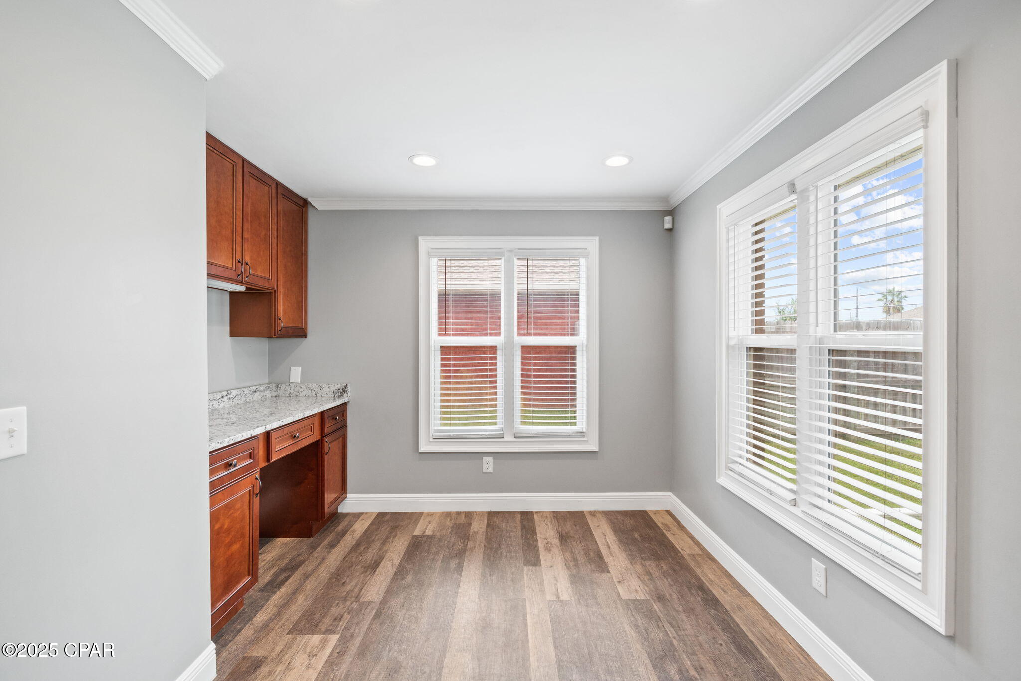 Listing photo id 22 for 5431 Nicole Boulevard