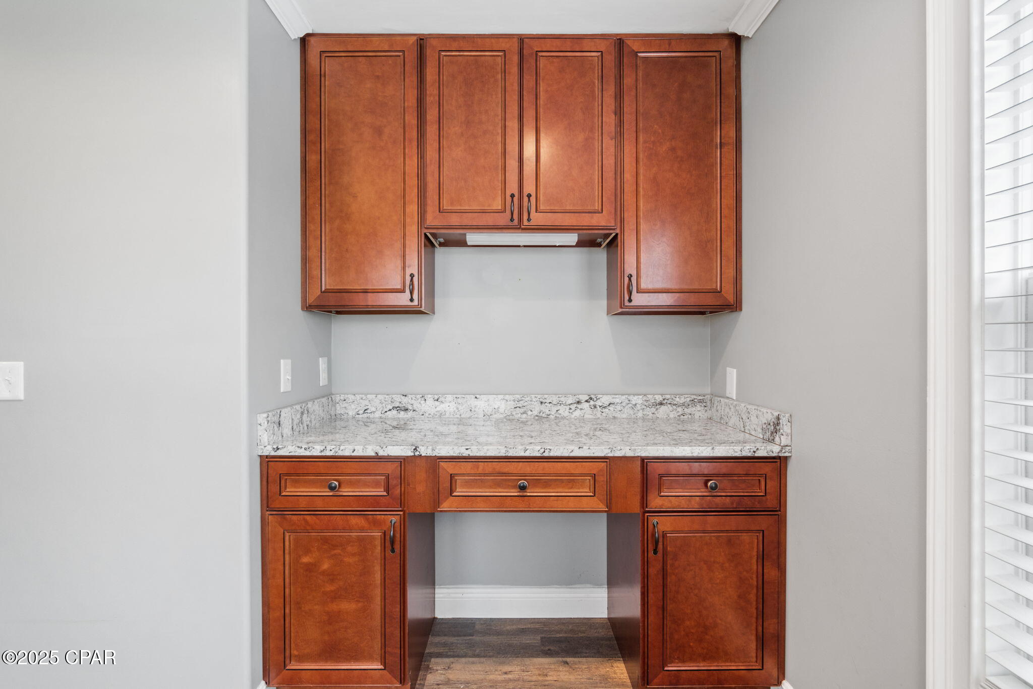 Listing photo id 23 for 5431 Nicole Boulevard