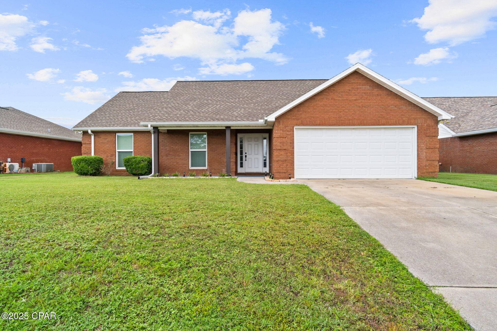 Listing photo id 3 for 5431 Nicole Boulevard