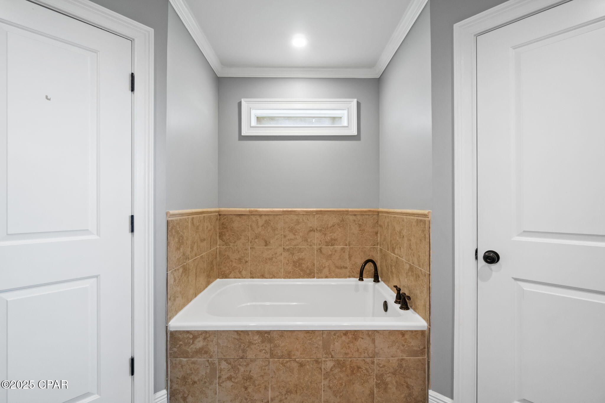 Listing photo id 30 for 5431 Nicole Boulevard