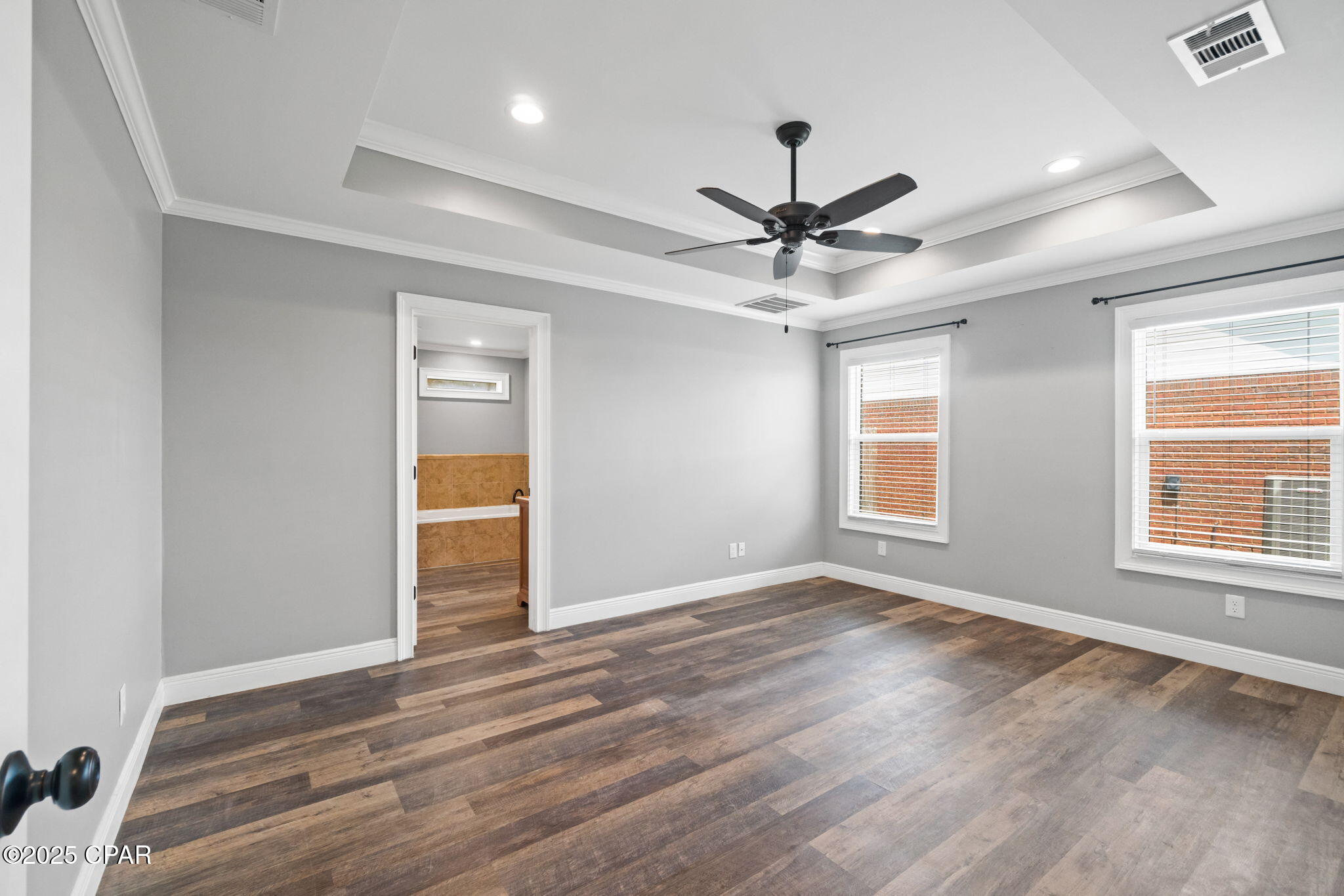 Listing photo id 31 for 5431 Nicole Boulevard