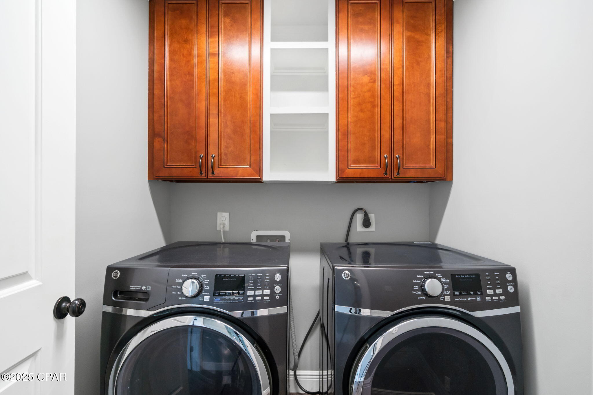 Listing photo id 32 for 5431 Nicole Boulevard