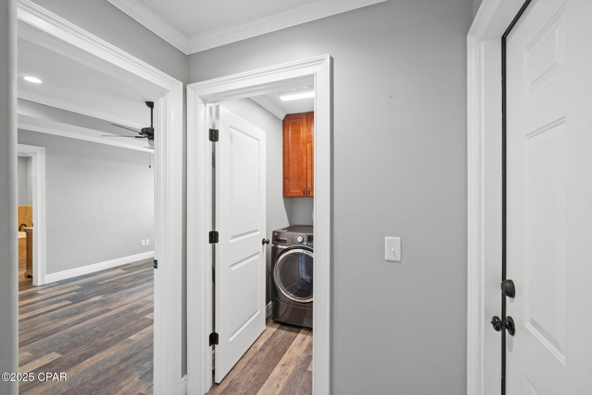 Listing photo id 33 for 5431 Nicole Boulevard