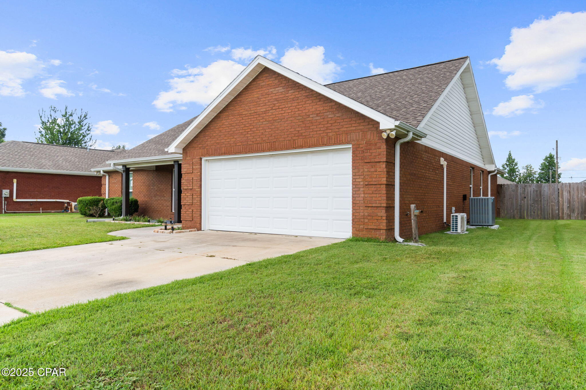 Listing photo id 4 for 5431 Nicole Boulevard