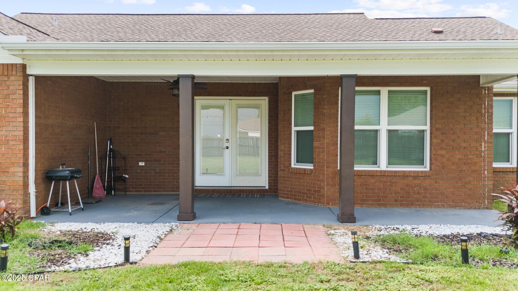 Listing photo id 43 for 5431 Nicole Boulevard