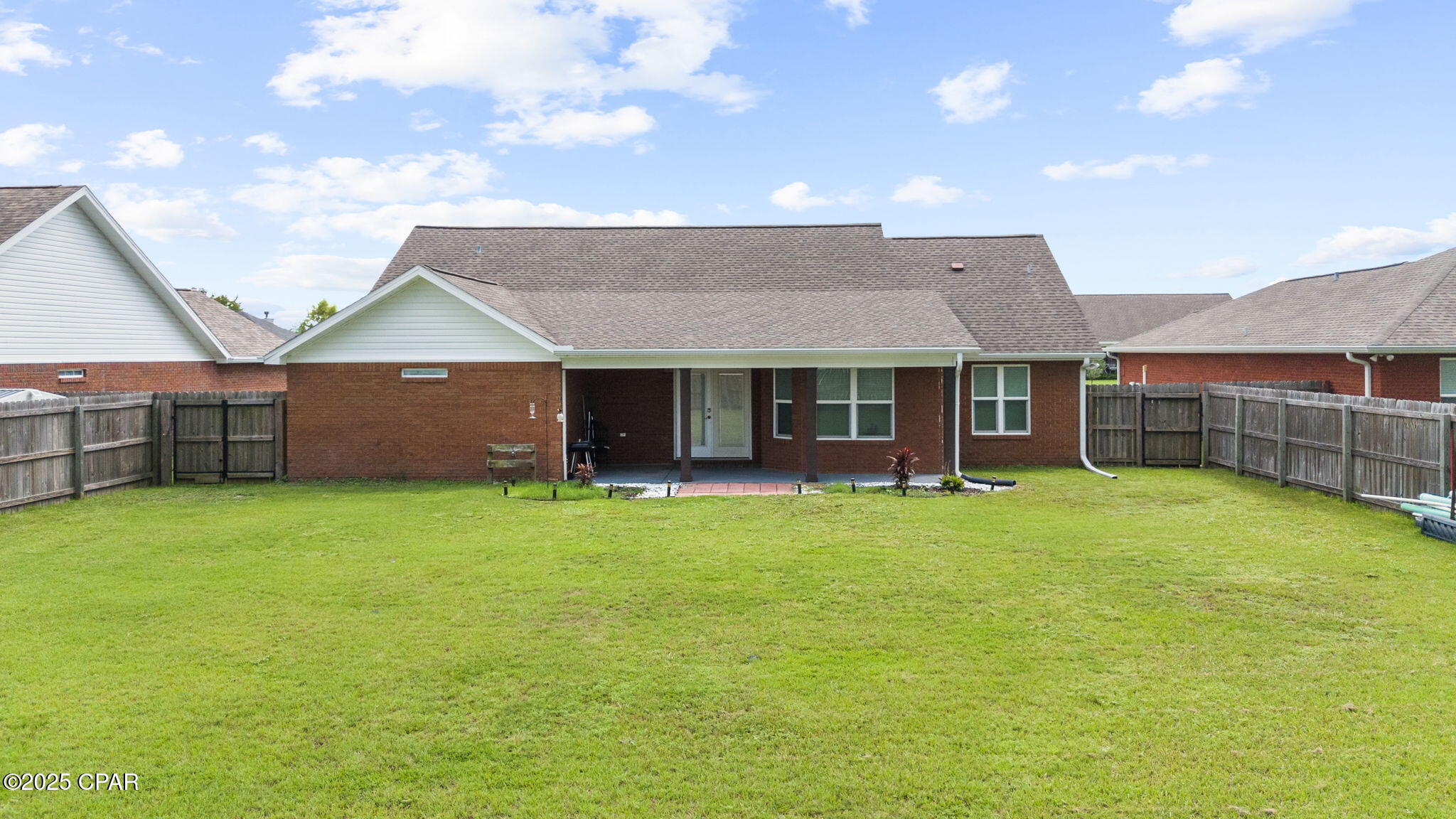 Listing photo id 44 for 5431 Nicole Boulevard