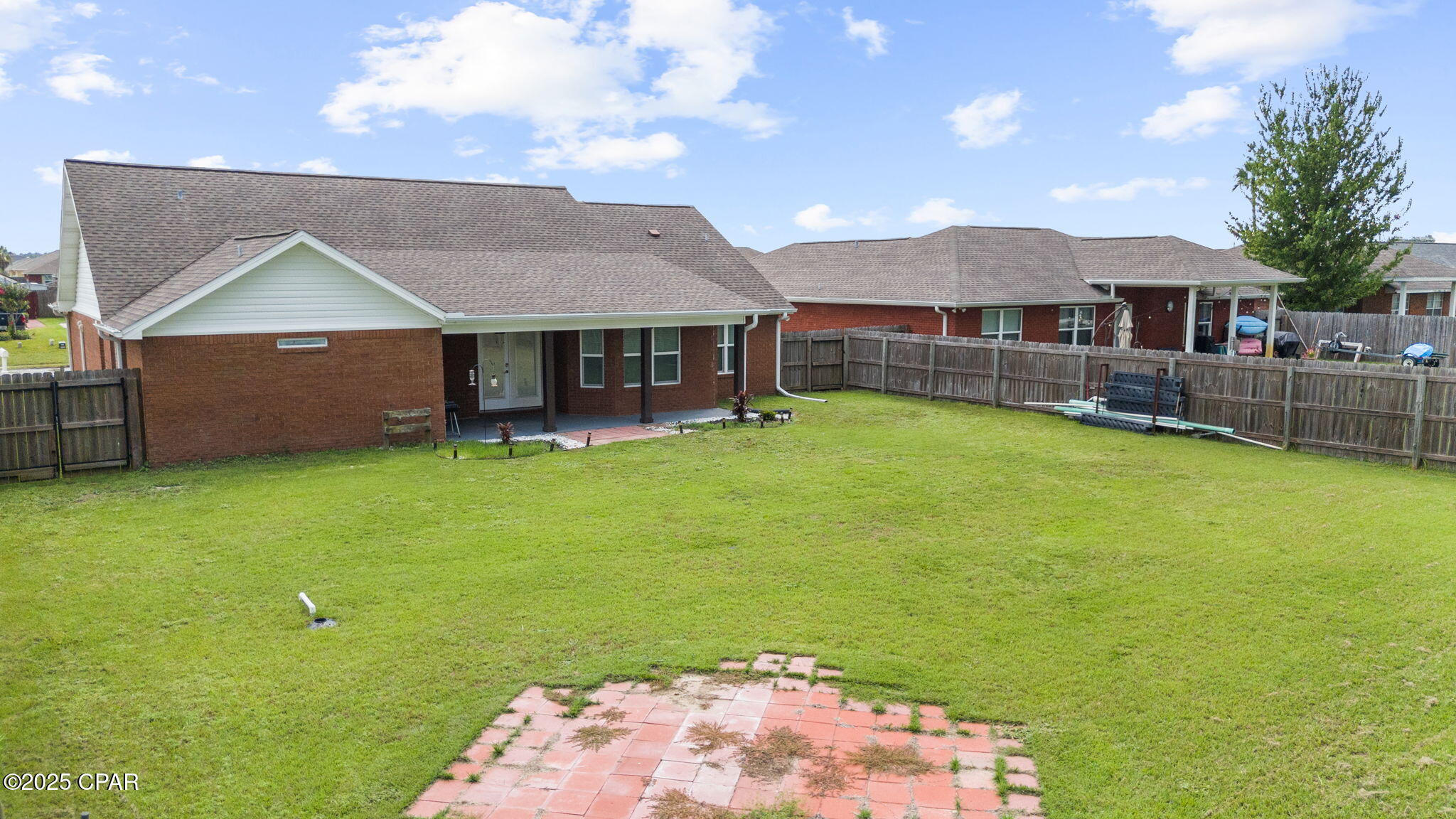 Listing photo id 45 for 5431 Nicole Boulevard