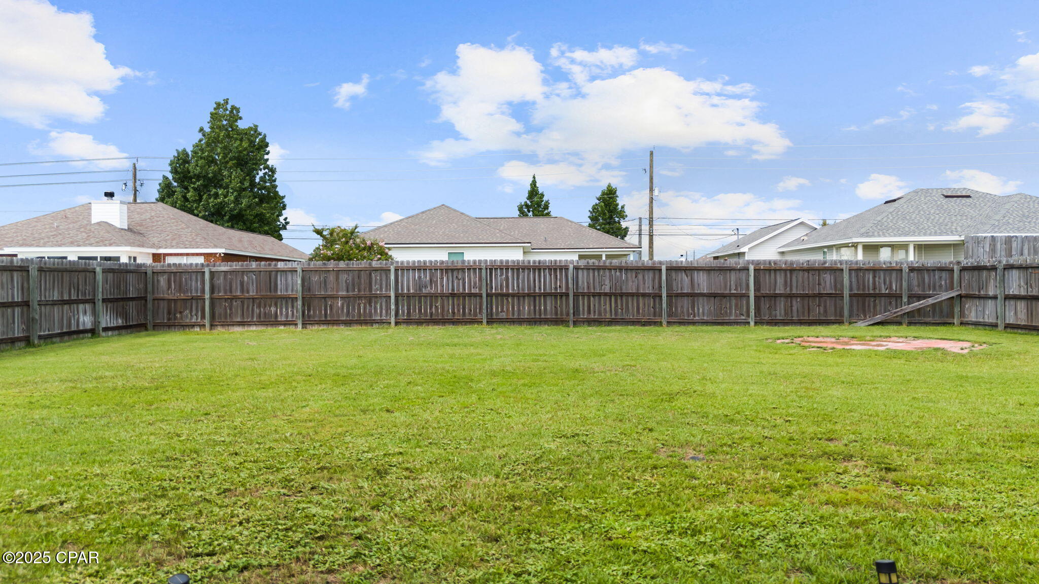 Listing photo id 48 for 5431 Nicole Boulevard