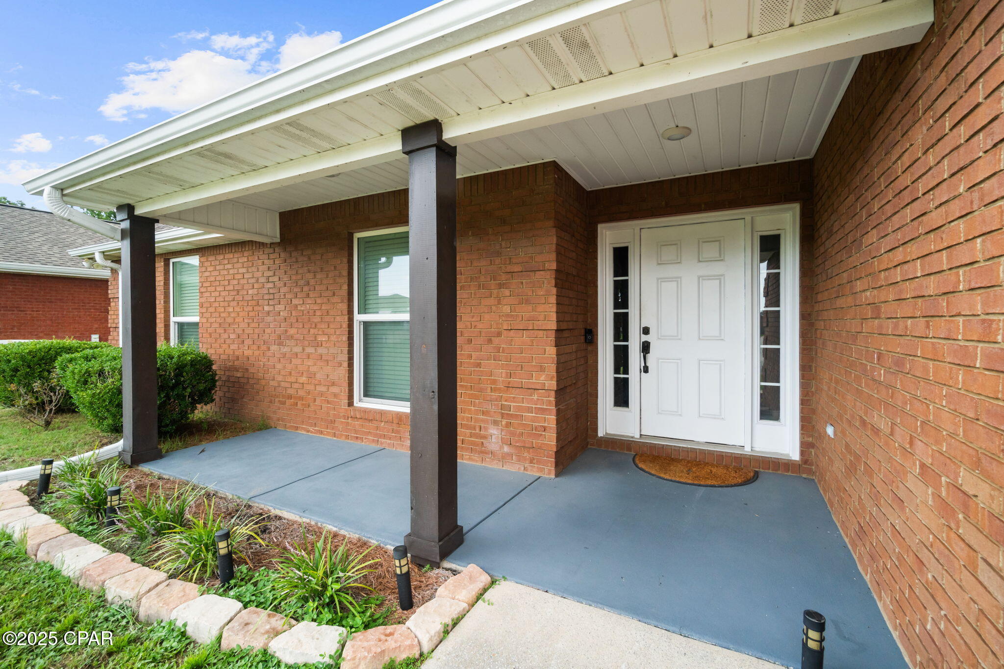 Listing photo id 5 for 5431 Nicole Boulevard