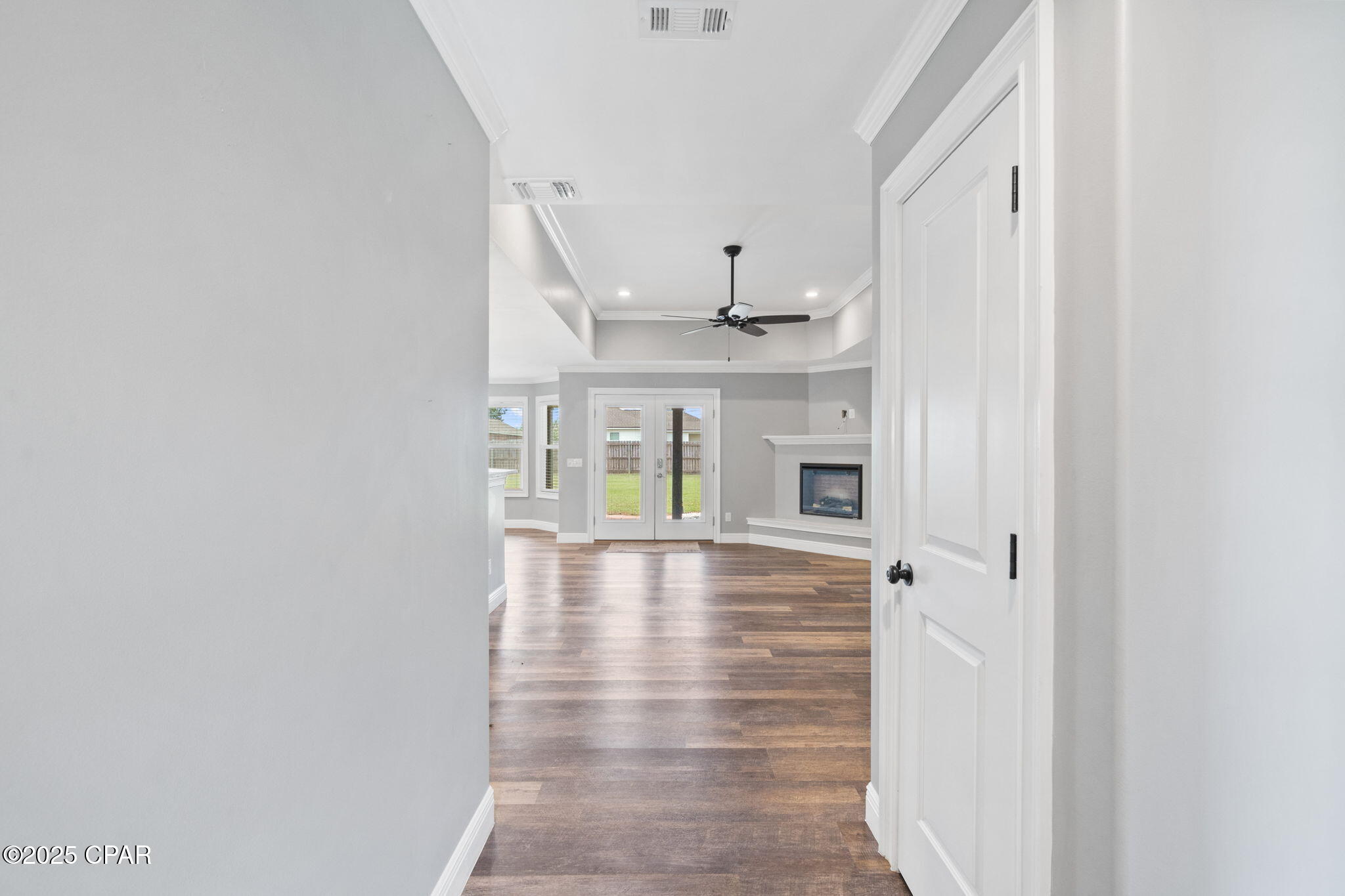 Listing photo id 7 for 5431 Nicole Boulevard