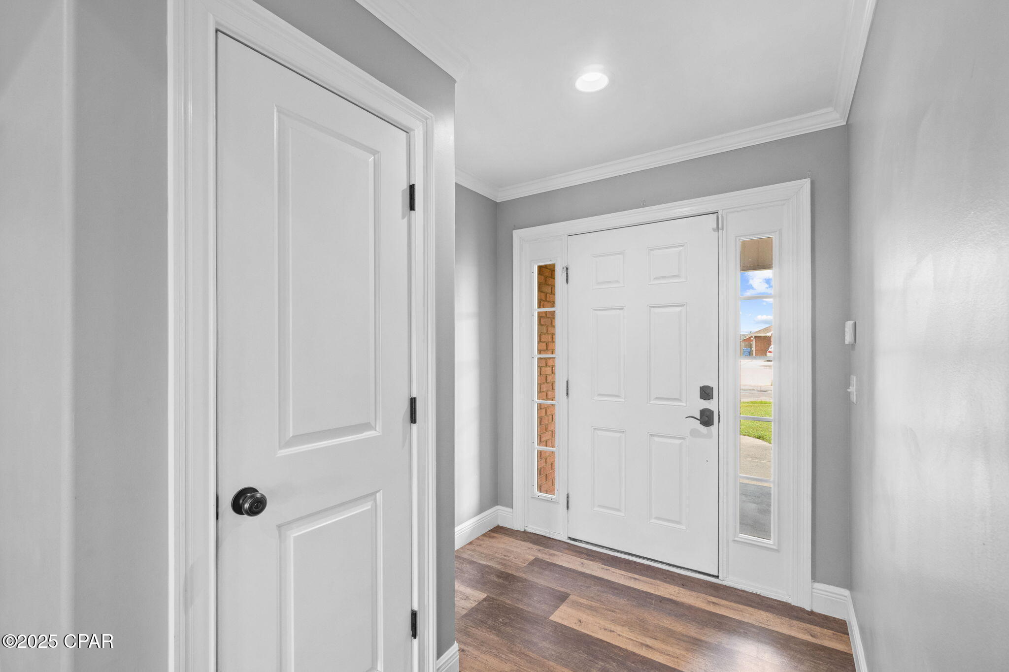 Listing photo id 8 for 5431 Nicole Boulevard