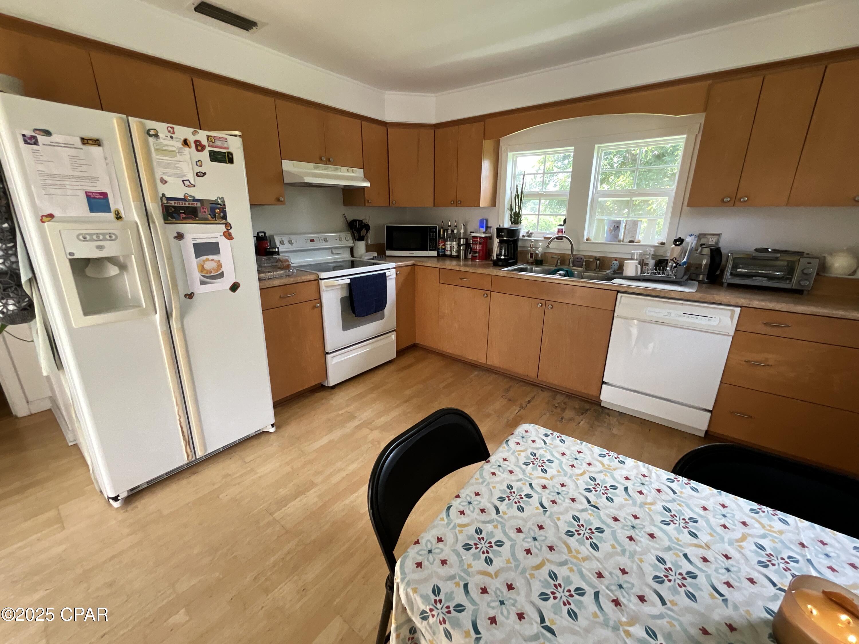 Image 17 For 4388 Clinton Street