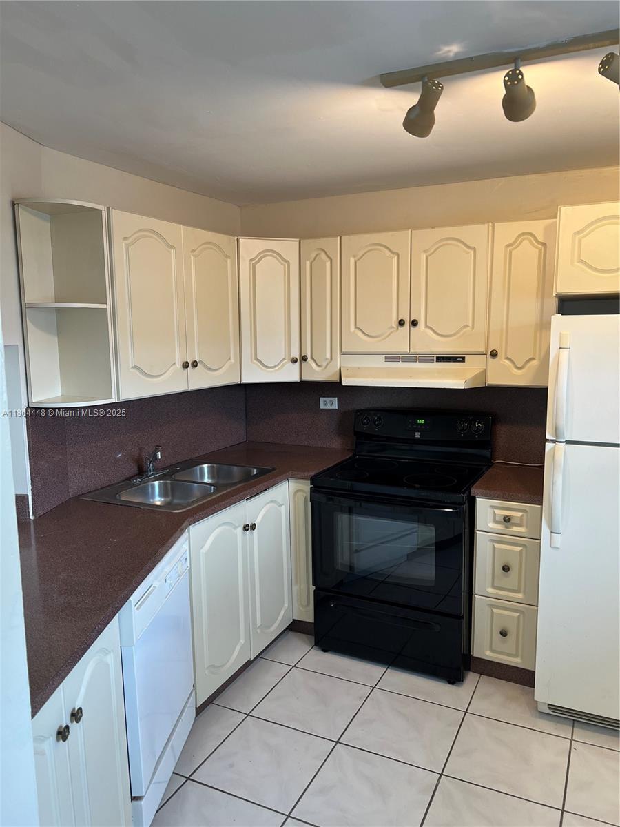 Jade Winds Group Allamand