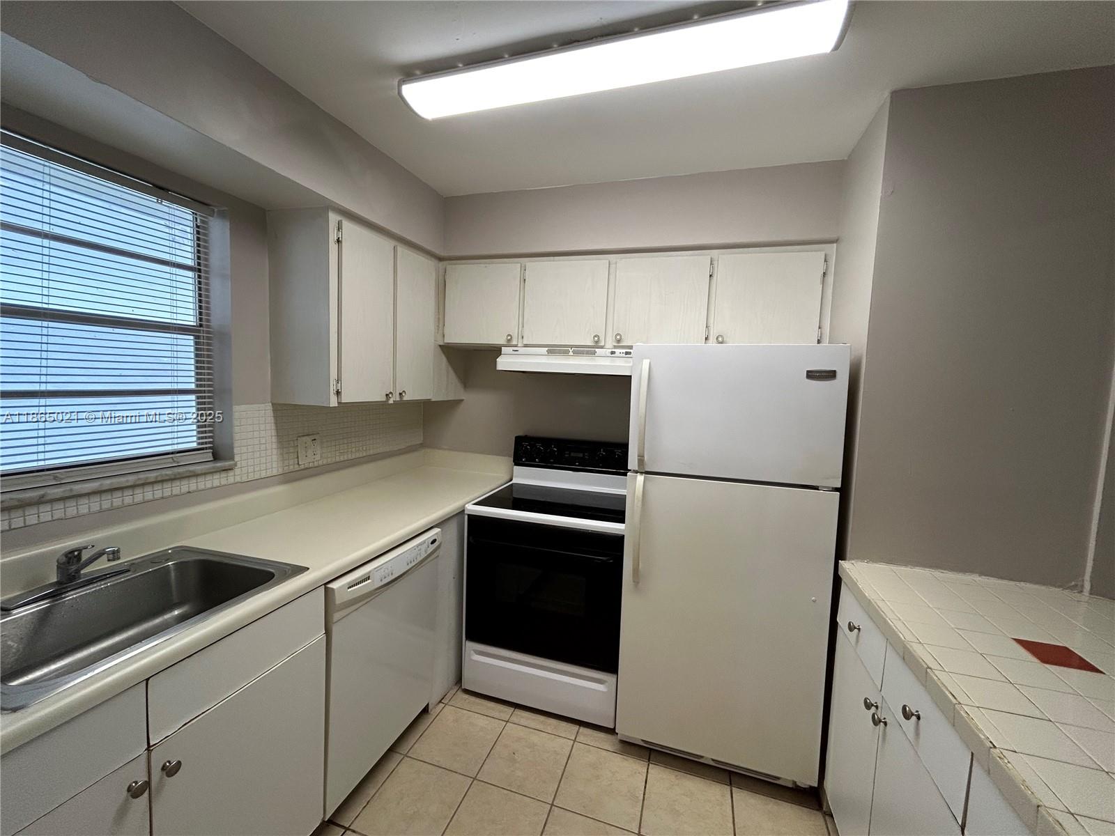 6505 Winfield Blvd Unit B-18, Margate, Florida 33063