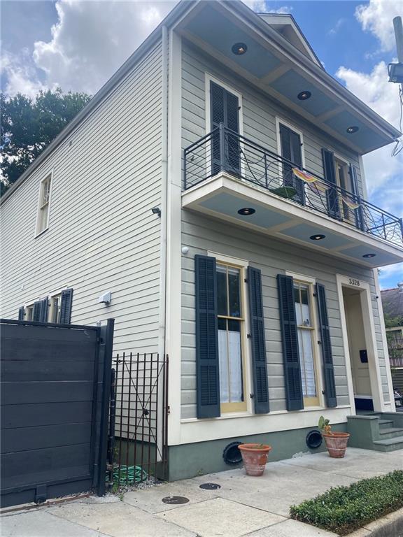 3328 DAUPHINE Street