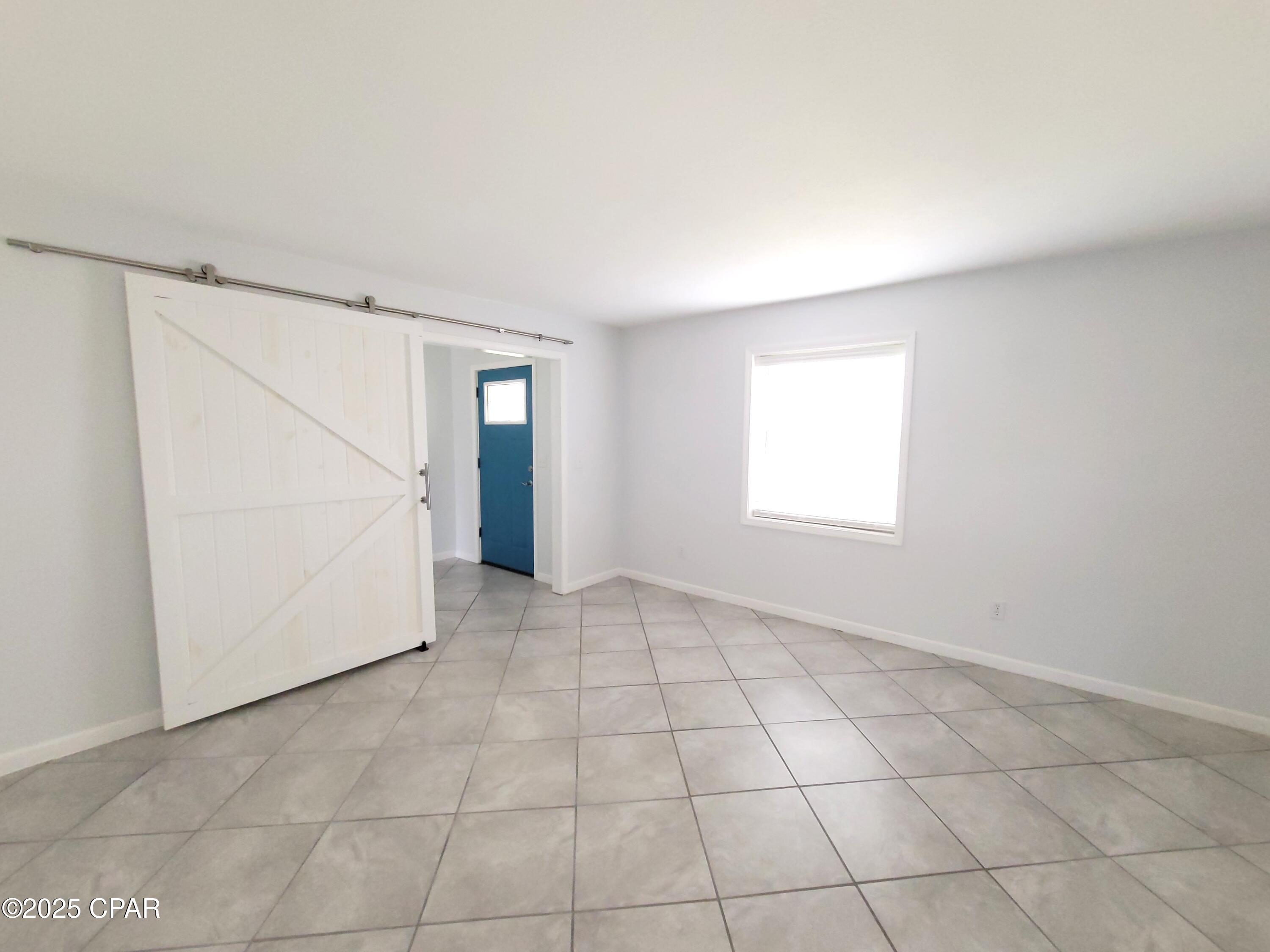 Image 3 For 325 Alexander Drive