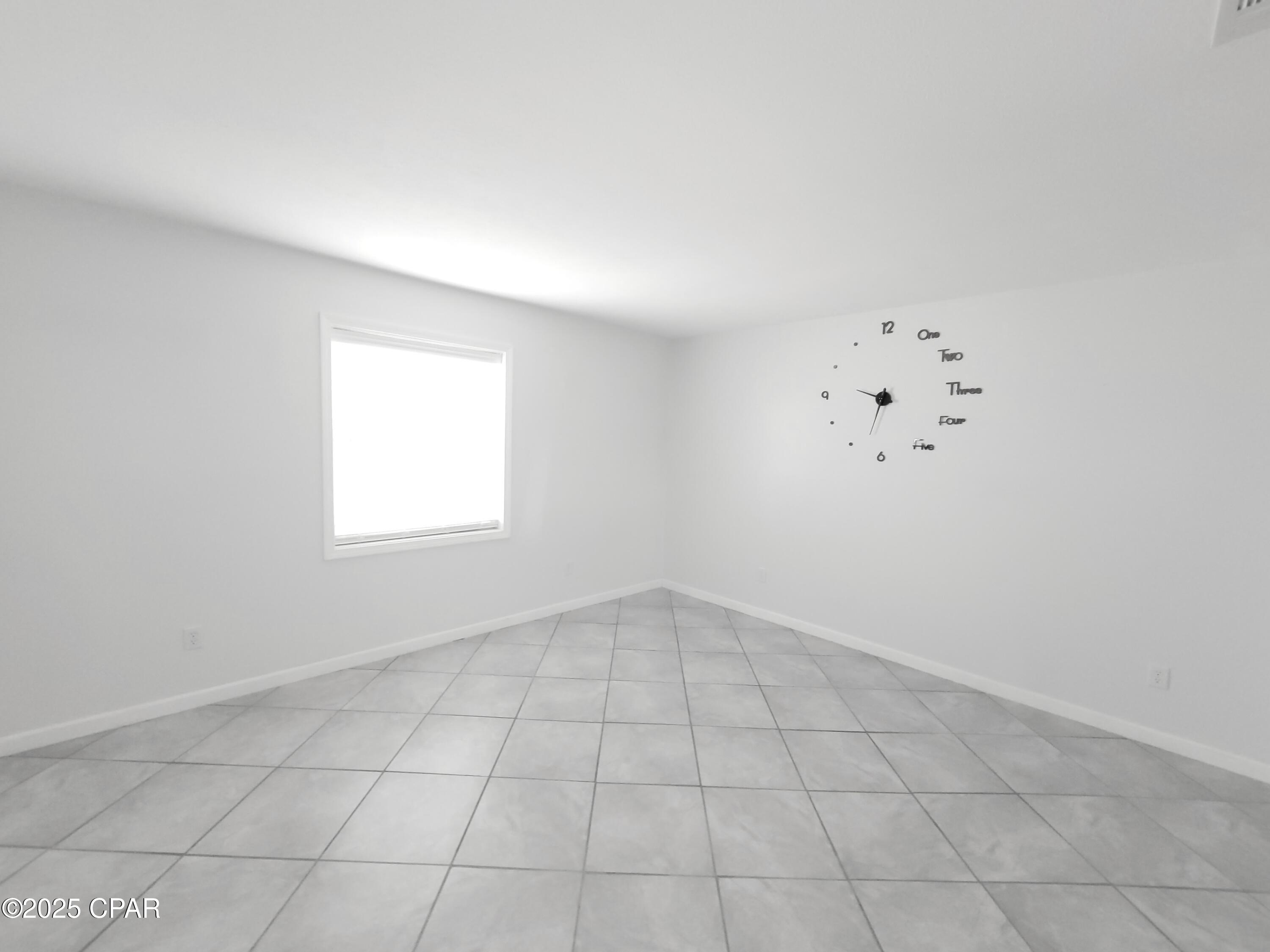 Image 4 For 325 Alexander Drive