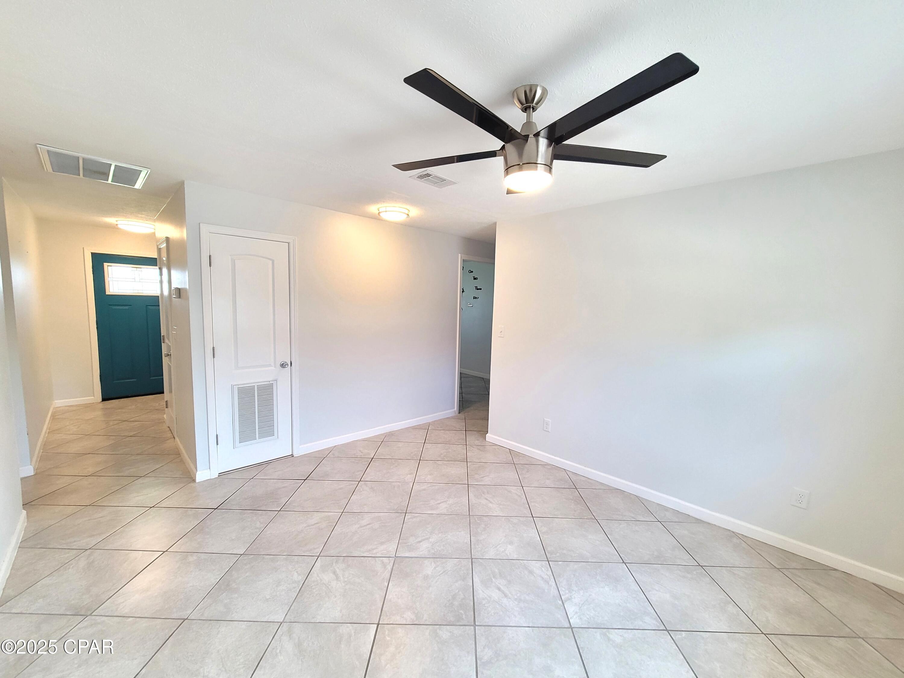 Image 7 For 325 Alexander Drive